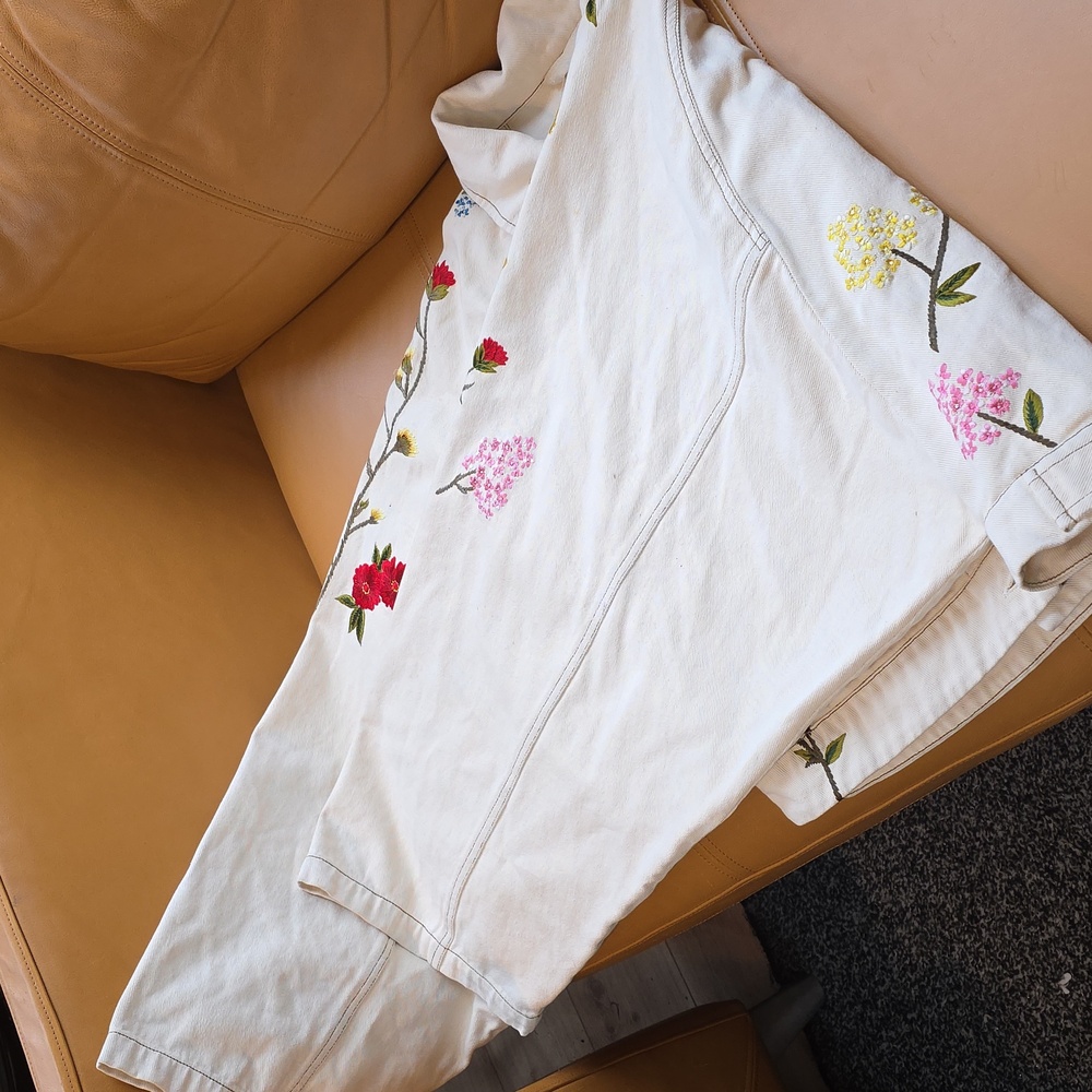 Anthropologie Limited Edition Cream Floral Embroidered Jean Jacket - Picture 4 of 16